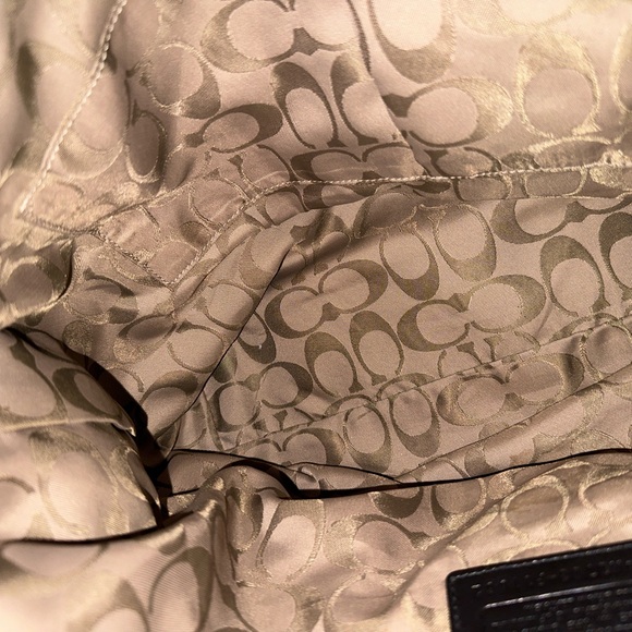 Vintage Coach Pebbled Leather bag. Beautiful! Soft leather w/swivel bolt closure - Picture 11 of 14